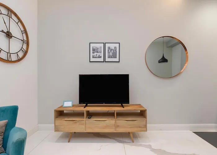 Xenia Apartments - Spacious Three-Room Apartment In Moscova Area